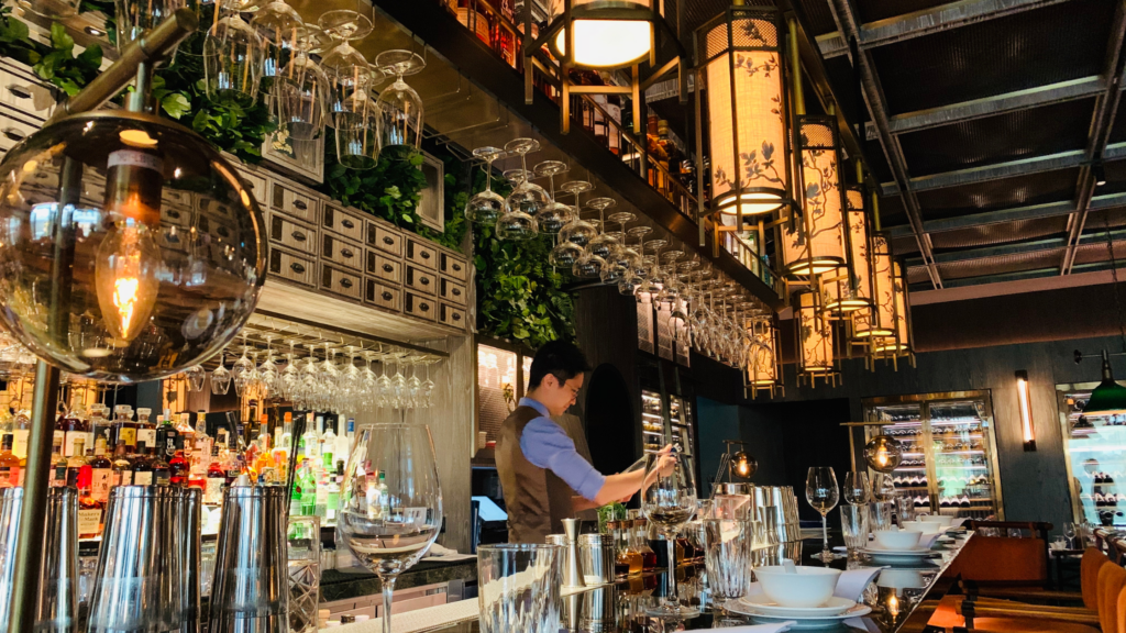 The Ideal Labor Cost for a Restaurant or Bar