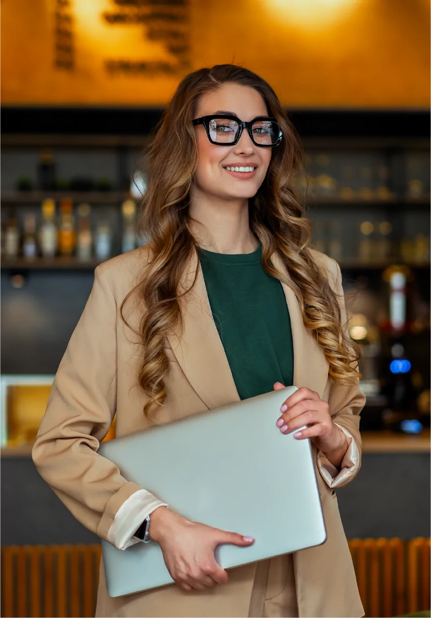 woman with glasses@2x